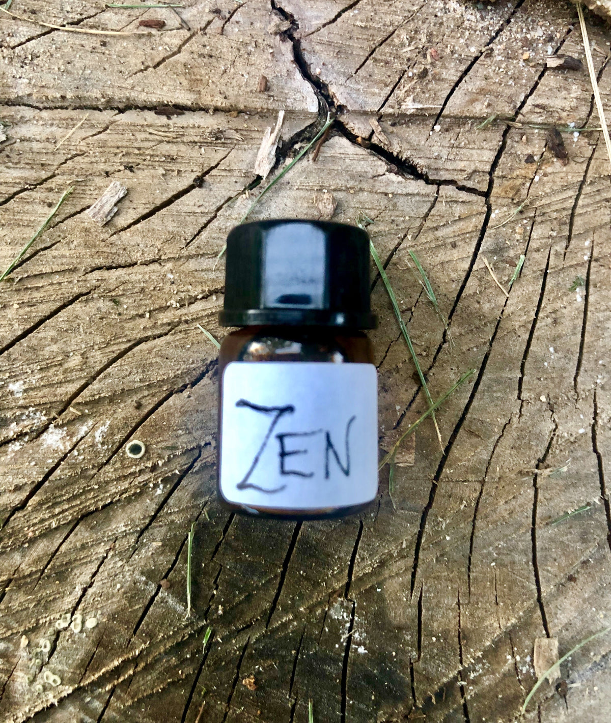 Magnifying Essential Oil Blend Trio – view 3