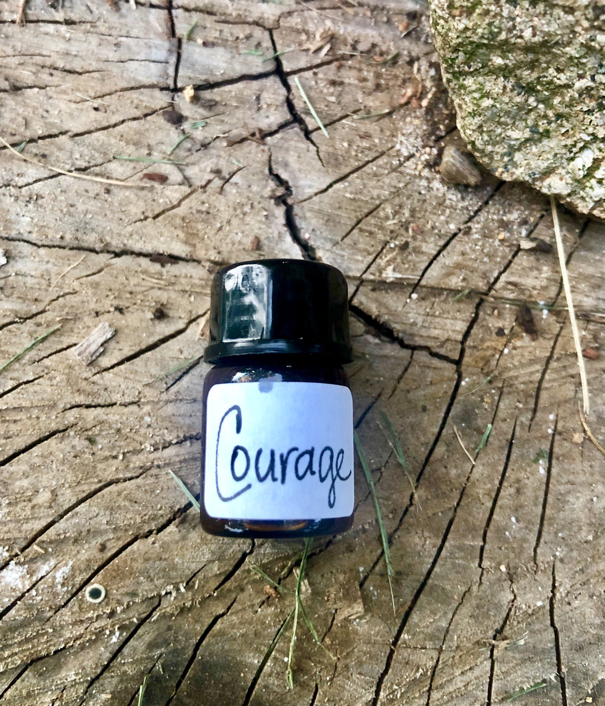 Magnifying Essential Oil Blend Trio – view 2
